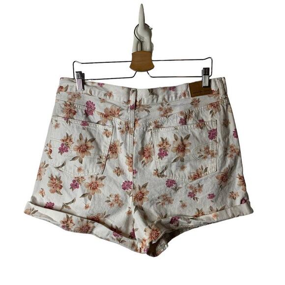 American Eagle 4" Floral Mom Shorts High Waisted Denim Cuffed Plus Size 16 - Picture 7 of 9